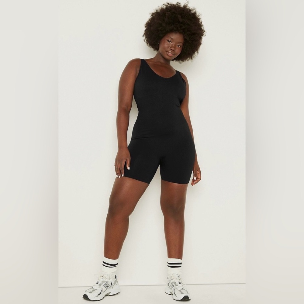 NWT PINK Victoriaโs Secret Pure Black LARGE 6" Seamless Workout Bodysuit